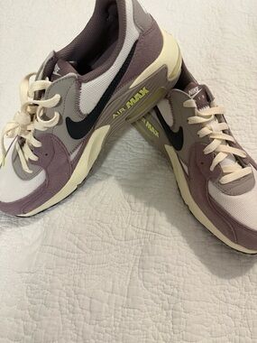 Nike Women’s Air Max Sneakers - Lavender Taupe, Cream & Black.